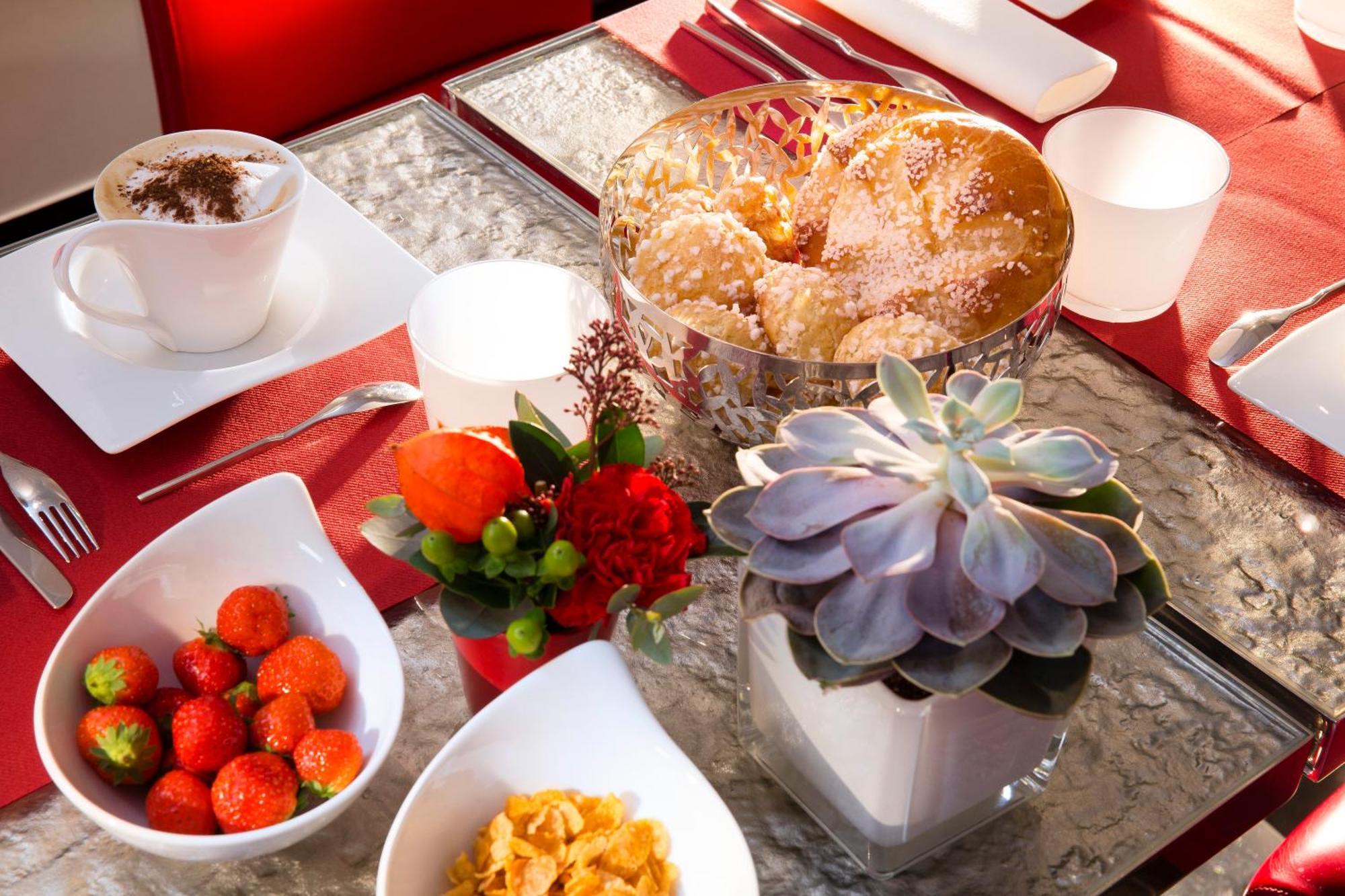 Hotel Ares Eiffel 4*