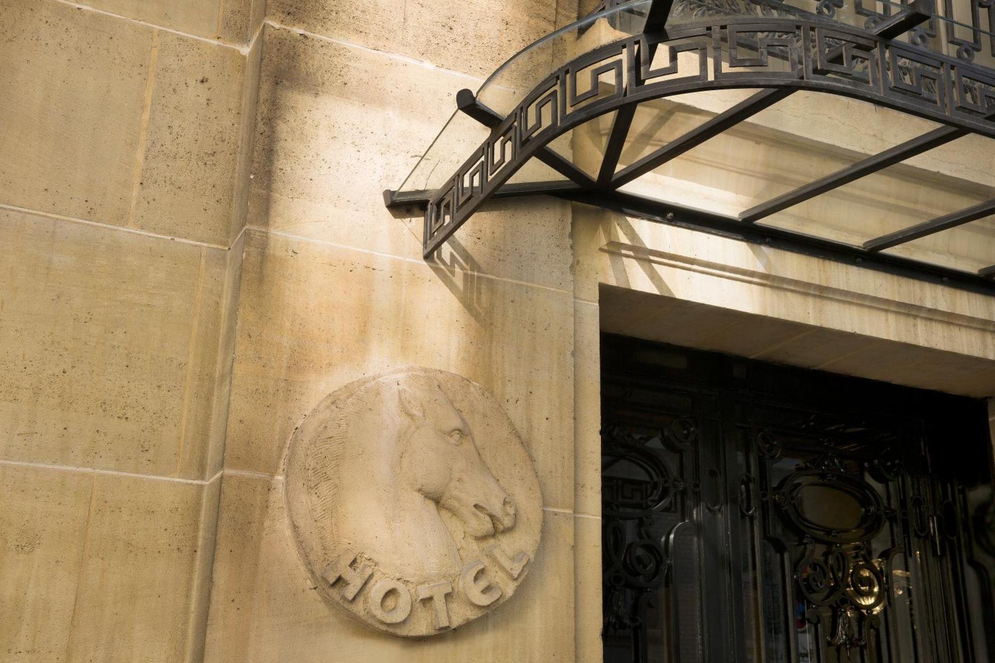 Ares Eiffel Hotel 4*