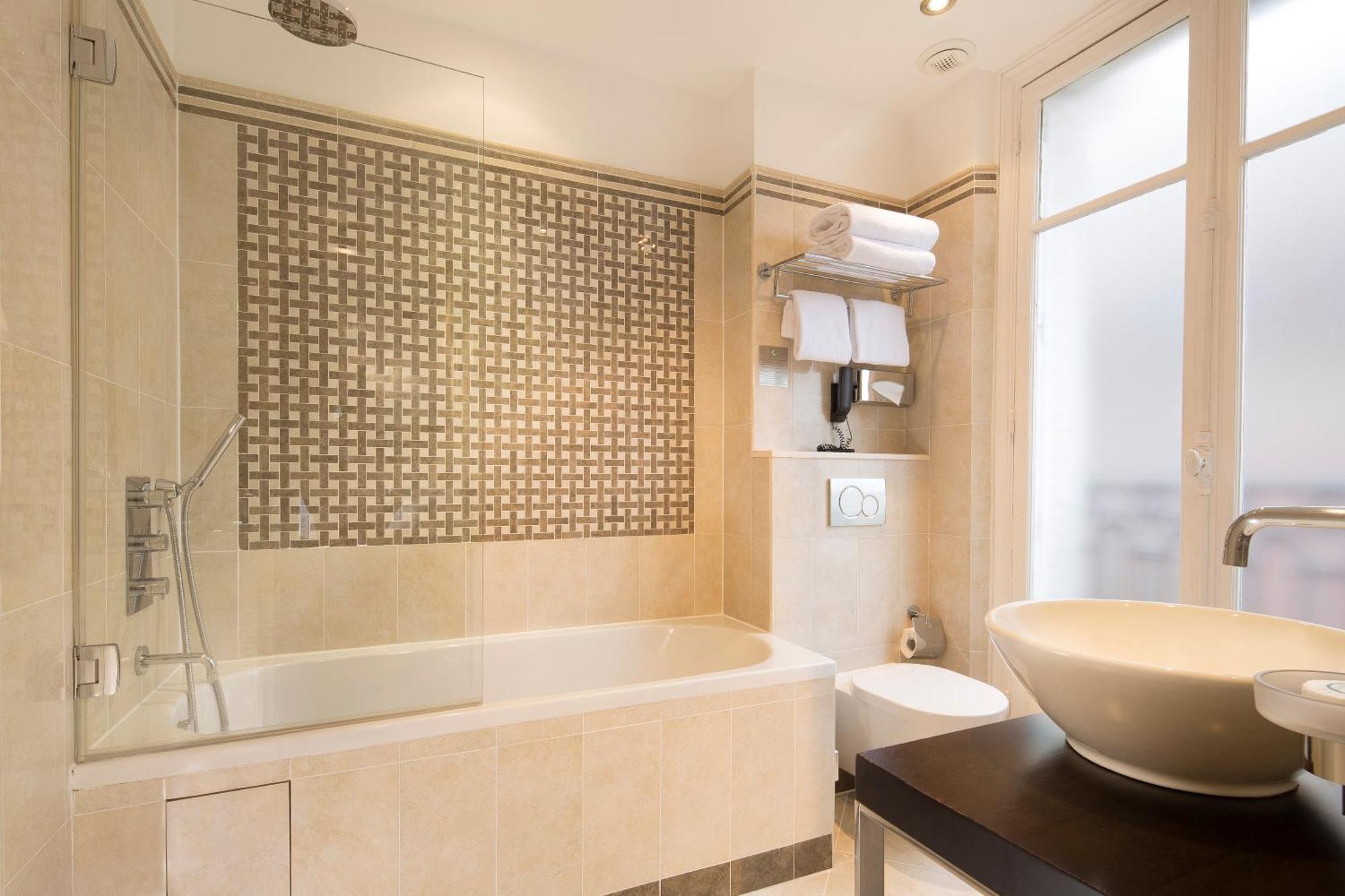 Ares Eiffel Hotel 4*