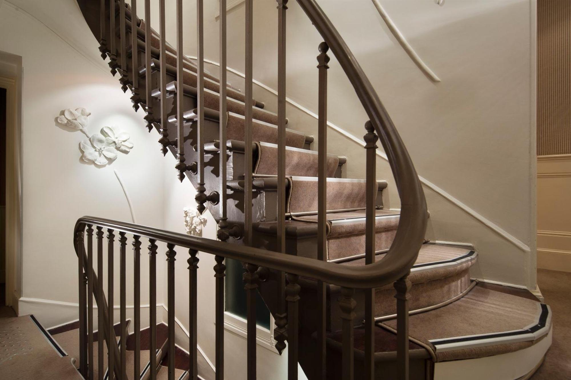 Ares Eiffel 4* Paris